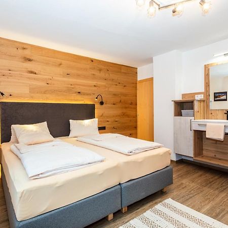 Hoelzl Bed & Breakfast Neukirchen am Großvenediger Exteriör bild