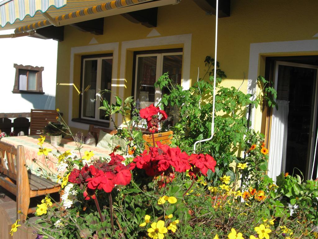 Hoelzl Bed & Breakfast Neukirchen am Großvenediger Exteriör bild