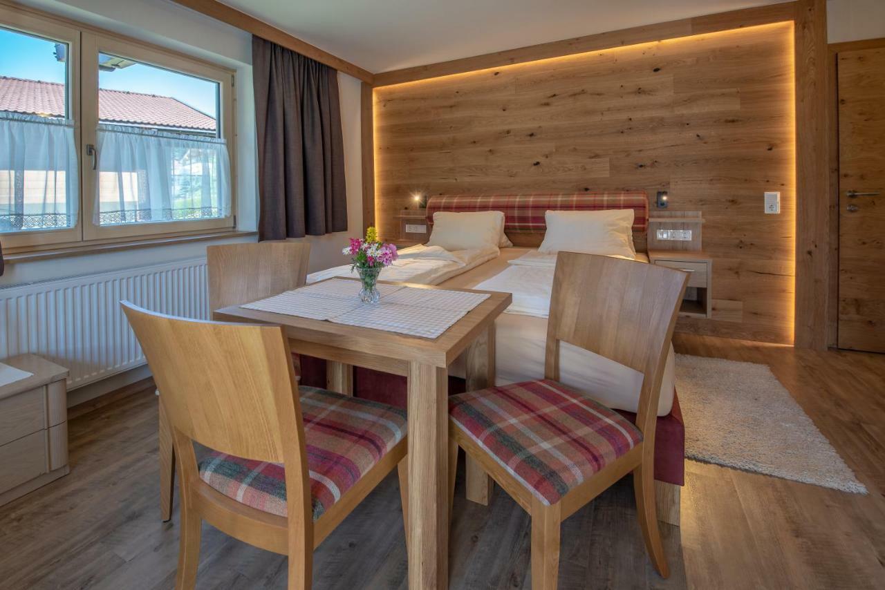 Hoelzl Bed & Breakfast Neukirchen am Großvenediger Exteriör bild